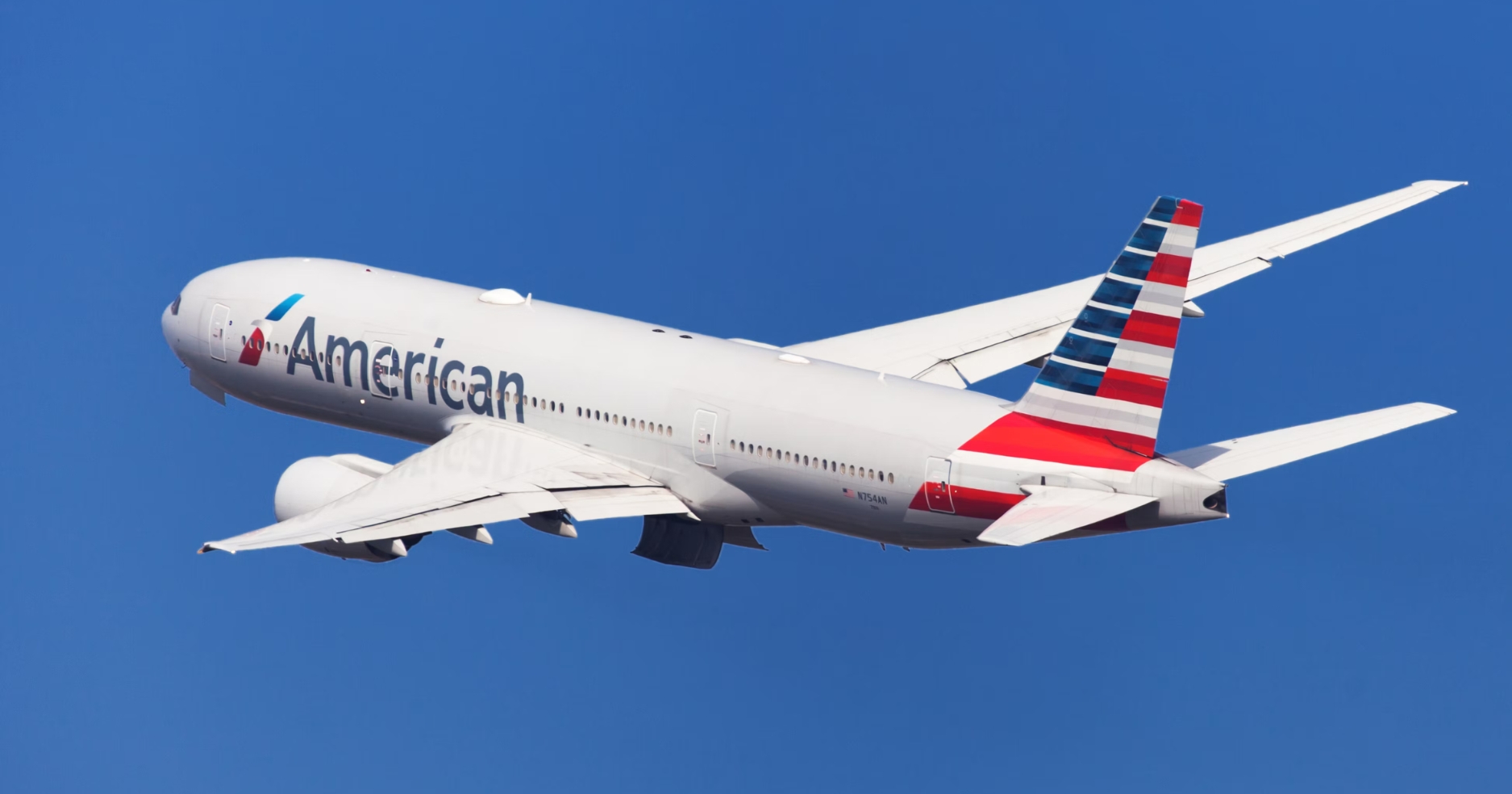 American Airlines ������鹷ҧ�Թ��������û 5 ��鹷ҧ����ѺĴ���͹�� 2025