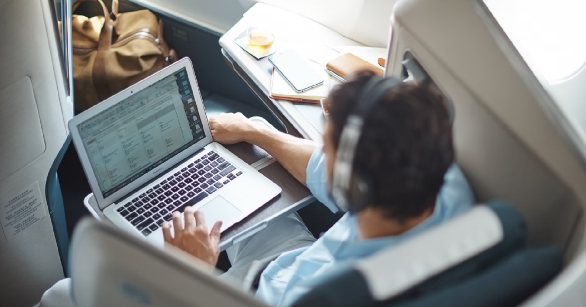 �������âͧ Cathay Pacific ����Թ�ҧ㹪������ʤ�����Ъ�鹸�áԨ����ö���ԡ�� Wi-Fi ���������